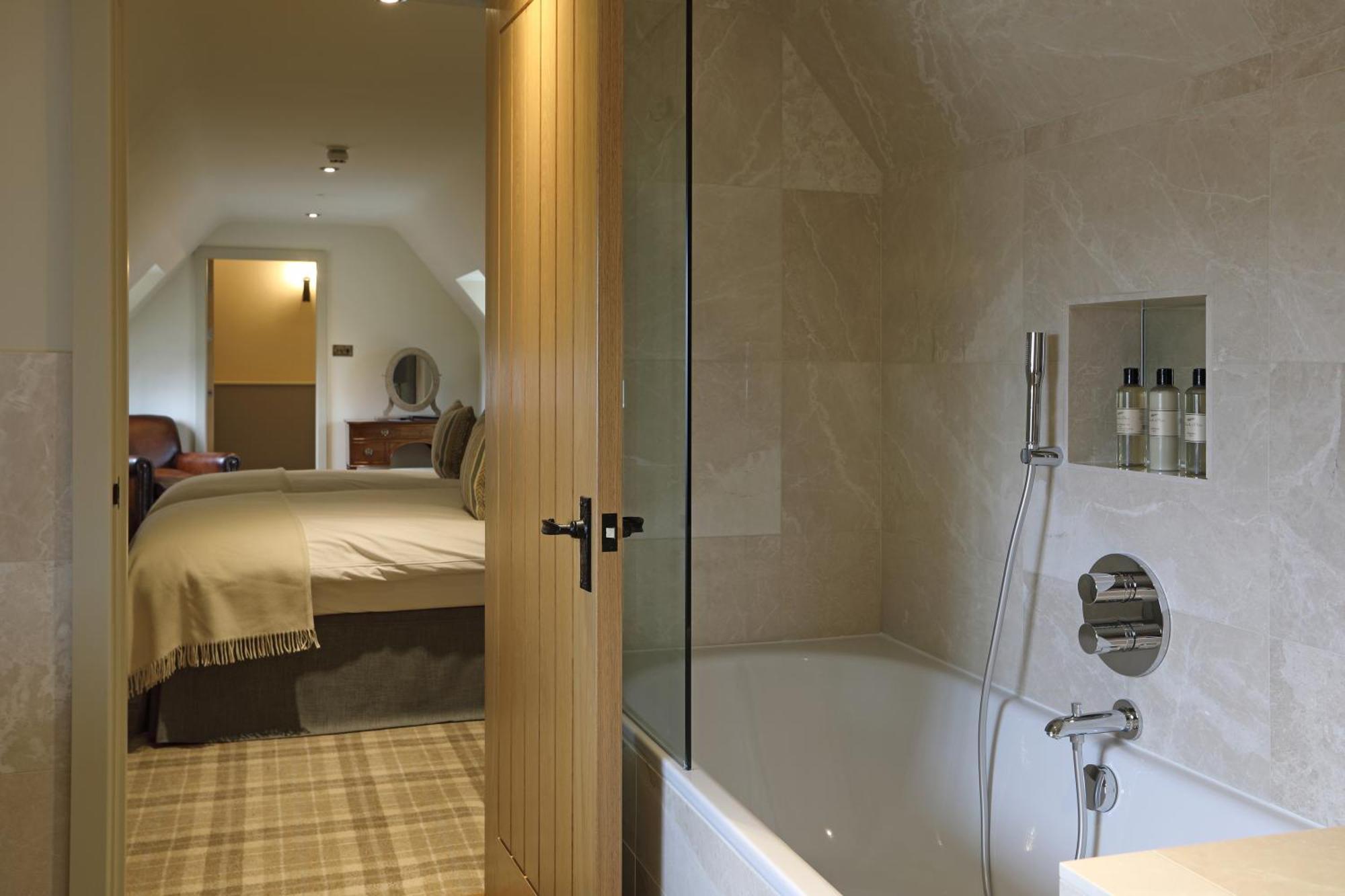 Hotel The Harcourt Arms Stanton Harcourt Habitación foto A bathroom in a hotel