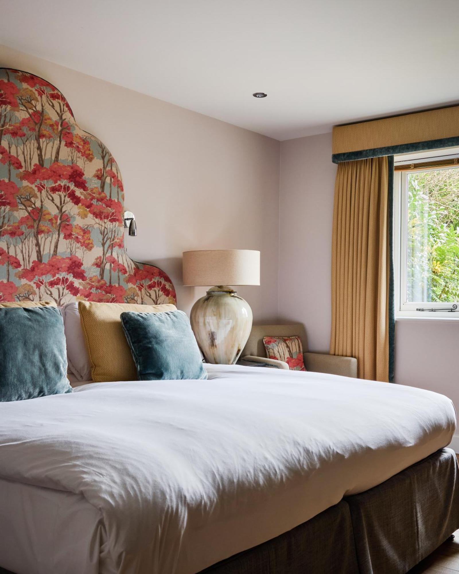 Hotel The Harcourt Arms Stanton Harcourt Habitación foto A bedroom at The Old parsonage